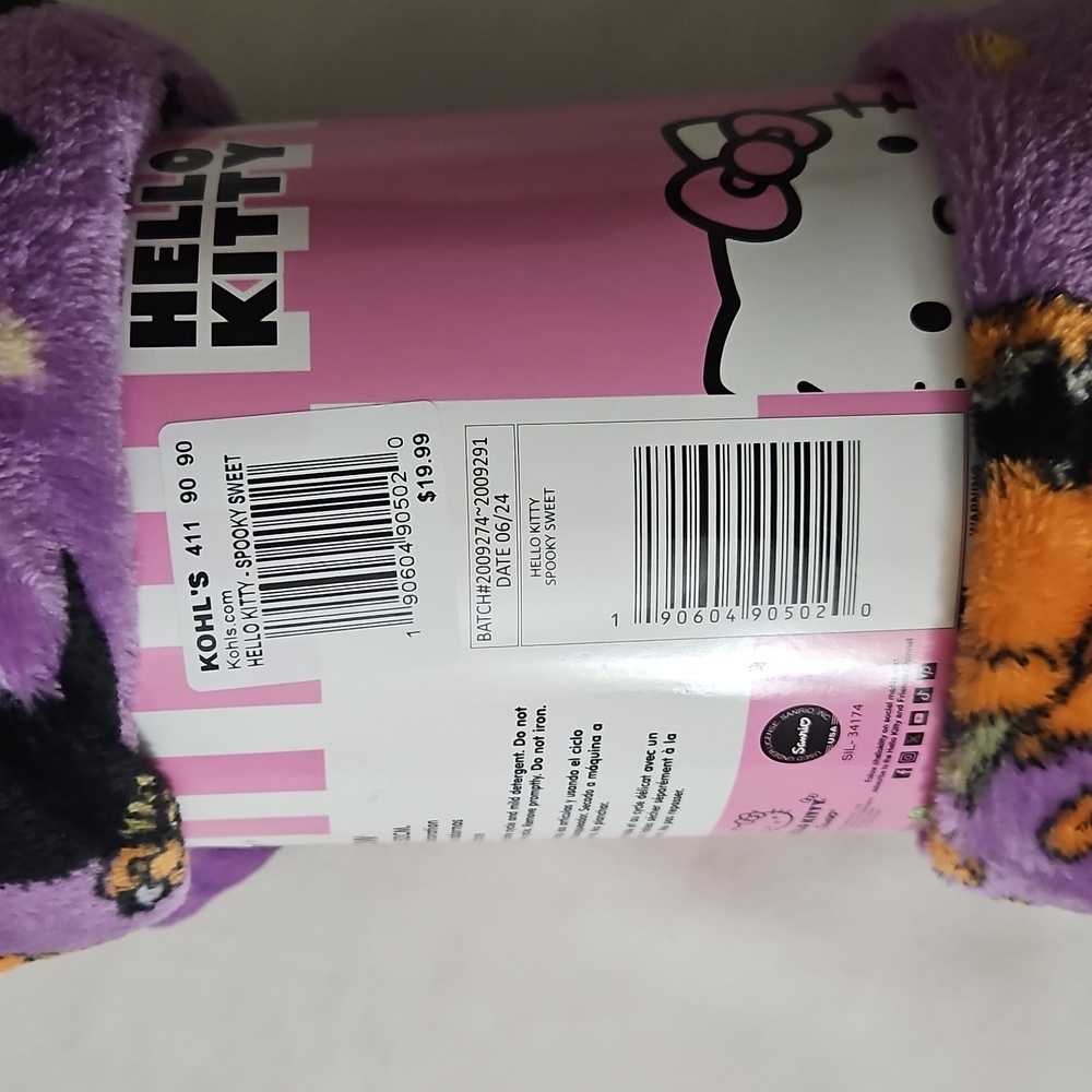 Hello Kitty Halloween Throw - Picture 5 of 5